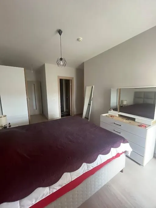 Apartment Acik Havuz Ve Deniz Manzarasi Sunan Site Ev Istanbul Turkey