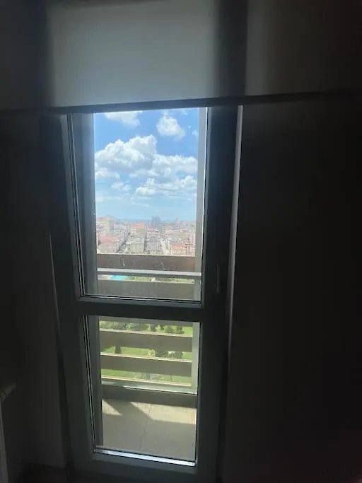 Acik Havuz Ve Deniz Manzarasi Sunan Site Ev Istanbul Apartment