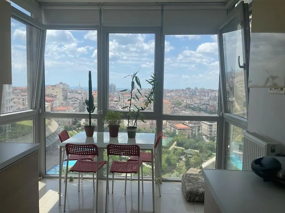 Acik Havuz Ve Deniz Manzarasi Sunan Site Ev Istanbul Apartment